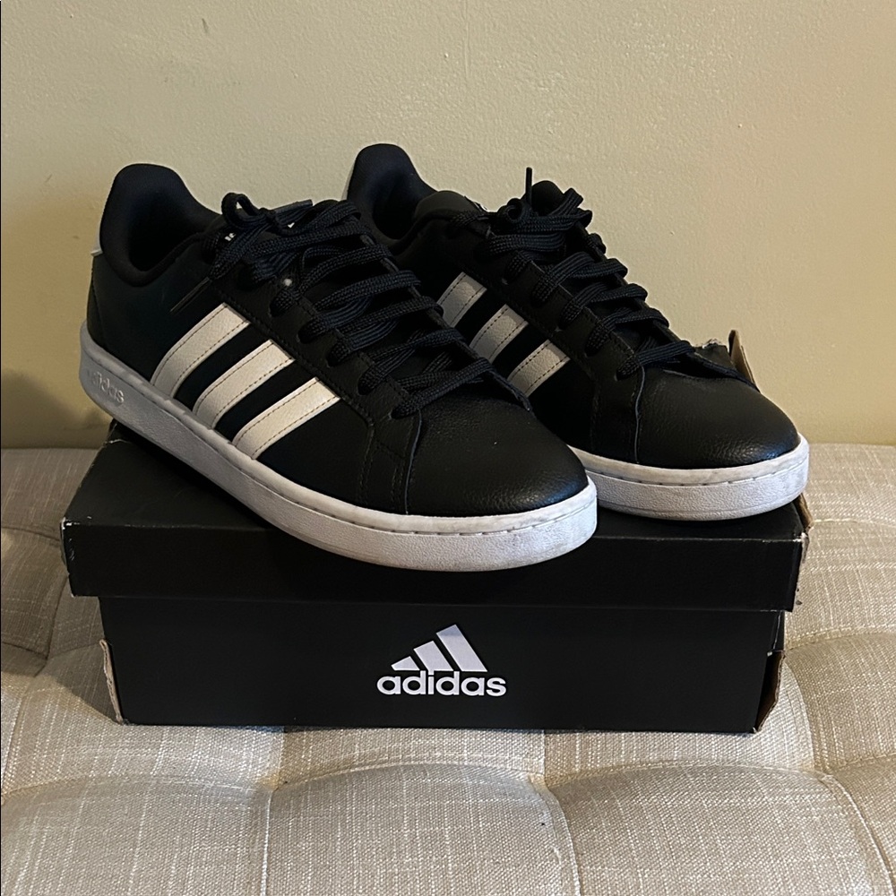 Adidas Classic Black and White Womens Size 11 Men’s Size 9 Grand Court Unisex